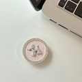 Dettaglio macro del supporto per telefono a scomparsa con cane palloncino di strass - Rosa