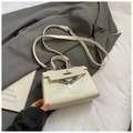 Sac à bandoulière blanc crème brillant avec fermoir rotatif et fine bandoulière - Blanc Sans Pendentif