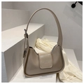 Bolso baguette beige minimalista con correa ajustable y solapa de cuero - Caqui