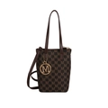 Bolso de hombro marrón con estampado de monograma y colgante de metal dorado - Marrón