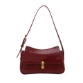 Borsa baguette minimalista in pelle verniciata bordeaux con fibbia in metallo dorato - Rosso