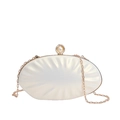 Elegante champagnerfarbene Satin-Abendtasche in Muschelform mit Perlen- und Strassverschluss - Weiß