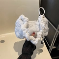 Borsa a nuvola bianca chic con trama arricciata e trapuntatura a rombi per l'estate - Bianco