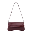 Glanzende bordeauxrode laklederen baguette tas met klep en minimalistisch retro ontwerp - Rood