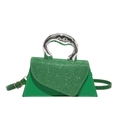 Bolso trapezoidal verde con solapa brillante y asa metálica plateada elegante - Verde