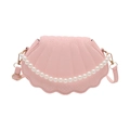 Bolso bandolera rosa en forma de concha con cadena de perlas y textura de serpiente - Rosa
