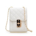 Sac bandoulière blanc matelassé chic avec chaîne dorée et fermoir rotatif en métal - Blanc Cassé