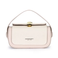 Beige Luxus Box-Tasche mit goldenem Muschelschloss und Ledergriff auf weißem Grund - Khaki