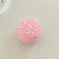 Primer plano del soporte para móvil de resina rosa con purpurina y textura de concha - Rosa