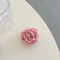 Detail der rosa Stoff 3D Rosenblüte Handyhalterung und Tablet Ständer aus Textil - Rosa