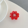 Detailansicht der 3D-Blumen-Handyhalterung in Rot mit Goldrand und Kristallmitte - Transparenter Ständer - Muschelblume - Rotgold
