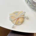 Détail du support de téléphone papillon jaune brodé avec perles factices et fixation magnétique - Papillon Broderie Perle Magnétique-Orange