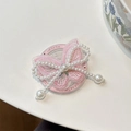 Détail du support téléphone papillon brodé rose avec perles et texte cadeau chic - Papillon Broderie Perle Magnétique-Rose