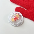 Detailansicht eines roten Talismans und einer Goldmünze in einer Geschenkbox - Runder Ball Bingtanghulu Gelbes Sycee / Gelb