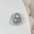 Dettaglio del supporto magnetico per telefono con texture in pietra e gemme incastonate - Charm Grigio Quadrato Largo Grigio Argento