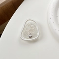 Dettaglio del supporto per telefono con fiore di perla e ciondolo a cuore in argento - Ciondolo a Cuore - Fiore di Perle