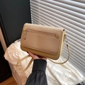 Chic beige crossbody bag with woven texture flap and metallic zipper detail - 23*16*7 / Turmeric