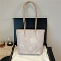 Bolso tote grande floral elegante con correas de cuero en una caja de regalo - Caqui