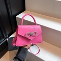 Borsa a mano rosa effetto coccodrillo con fibbia a fiocco con strass e tracolla - Rosso rosa