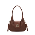 Bolso bandolera de tejido marrón con logotipo M dorado y correa ajustable en fondo blanco - Marrón