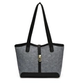 Bolso tote retro gris y negro con hebilla de metal dorado y detalles de ecopiel - Azul y Negro