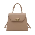 Bolso Kelly beige minimalista con herrajes dorados y asa superior en diseño trapezoidal - Caqui