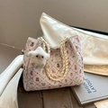 Floral tote bag with cute cartoon prints, woven handles and a star charm in beige and pink - With Pendant / White