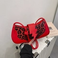 Sac à bandoulière rouge tendance avec imprimé léopard et rabat en forme d'éclair - Rouge