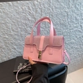 Sac à main rose élégant avec rabat en strass étincelants et fermoir doré pour femme - Rose