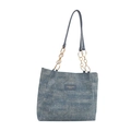 Blauwe denim textuur shopper met gouden kettingbanden en lederen logo op de voorzijde - Lichtblauw