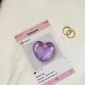 Vista dettagliata del supporto per telefono a forma di cuore viola con superficie riflettente - Viola Chiaro