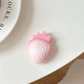 Dettaglio macro del supporto per telefono a fragola 3D rosa con texture realistica - Gradiente Rosa (Neve Leggera)