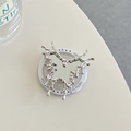 Detail der silbernen Herz Handyhalterung mit rosa Kristallen auf klarem Display - Magnetisch - Lava Strass - Schmetterlingsspiegel