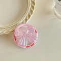 Detailansicht der rosa schillernden Schleifen-Handyhalterung mit Good Luck Schriftzug - Rosa