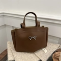 Bolso tote marrón con lazo plateado y asas superiores para la moda femenina de 2025 - Marrón