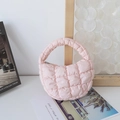 Mini sac à main rose matelassé effet nuage avec texture plissée et poignée souple - Rose chair