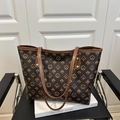 Borsa tote classica con motivo monogramma marrone scuro e manici rinforzati per pendolari di stile - Marrone