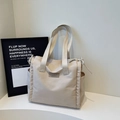 Borsa tote beige in tela minimalista con tasche laterali e logo in pelle da ufficio - Bianco Sporco