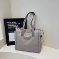 Borsa tote in tela grigia con toppa logo in pelle e dettaglio coulisse laterale - Grigio