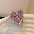 Primer plano del soporte de móvil de corazón con purpurina rosa y diamantes de imitación - Estilo de lentejuelas / Rosa