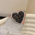 Detalle de soporte para móvil en forma de corazón con purpurina negra y borde de strass - Estilo de lentejuelas / Negro