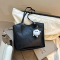 Large black tote bag with butterfly embossing and white fluffy keychain ornament - With Charm / Pink