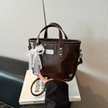 Deep brown patent leather bucket bag with white lace bow and elegant pearl pendants - With Charm / Brown