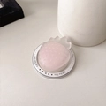 Dettaglio macro del supporto telefono a fragola con base acrilica Gift For You - Supporto Magnetico Fragola Sandwich / Rosa