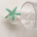Detail of glitter starfish phone grip with green resin, gold flakes and pearl accent - Transparent Stand - Round Pearlescent Starfish / Green