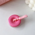 Dettaglio del supporto per telefono a bottone 3D rosa con impugnatura a scomparsa - Rosa Rossa