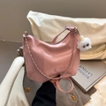 Bolso tote de cuero charol rosa con cadena plateada y colgante de peluche elegante - Con Colgante / Rosa