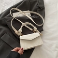 Petit sac bandoulière blanc à motif marbre avec fermoir doré et poignée nouée chic - Petit / Blanc