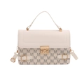 Elegante borsa a tracolla beige con stampa M grigia e chiusura a girello in metallo oro - Bianco