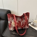 Bolso tote de lona rojo oscuro con bordado colorido y colgante de oso minimalista - Rojo